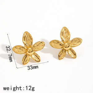 Boucles d'oreilles clous fleur en acier inoxydable plaqué or 18 carats pour femme, usage quotidien - Product Image 3