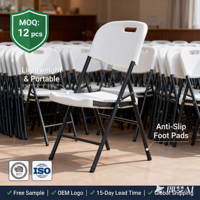 Chaise pliable en plastique blanc résistante aux taches et facile à nettoyer pour les événements culinaires