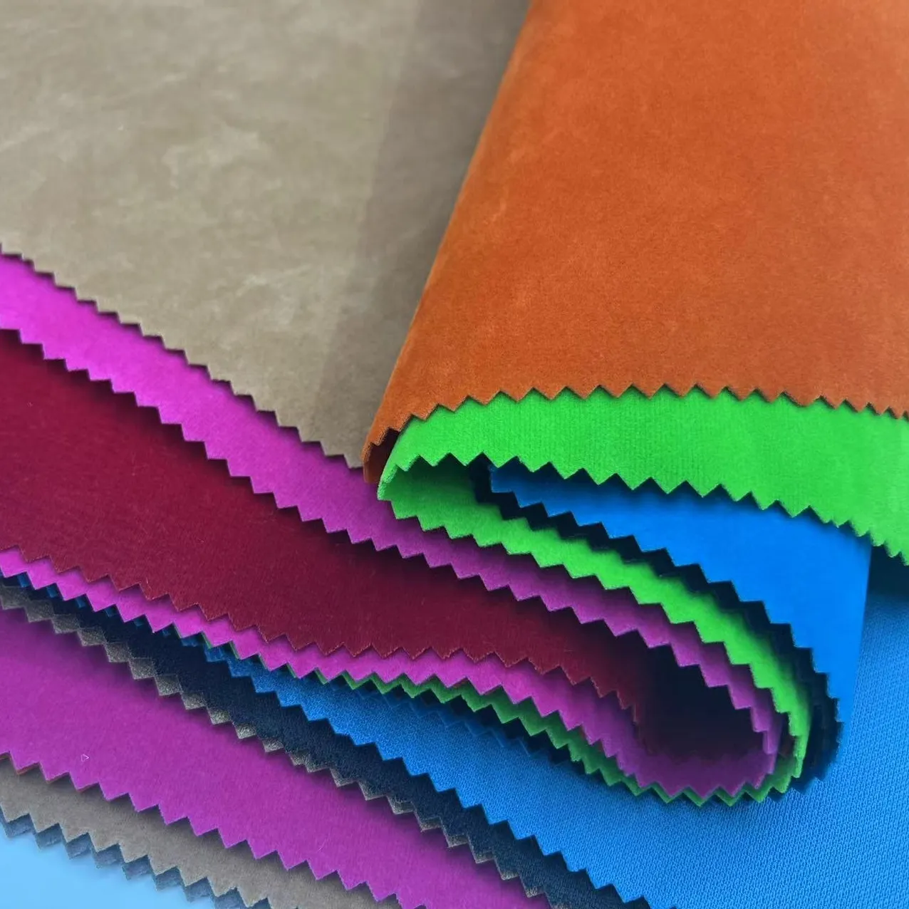 Hochwertiger 200 gsm umweltfreundlicher antibakterieller Polyester gestrickter Wildleder recycelbarer einfarbiger Stoff für industriellen Gebrauch