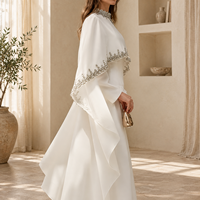 Robe de soirée maxi brodée pour femme musulmane, style Abaya de luxe personnalisée de Dubaï, avec manches cape, col orné de cristaux, blanche et modeste