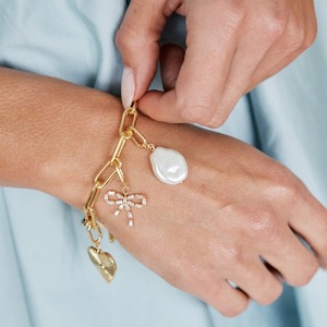 Ciondolo Personalizzato in Acciaio Inossidabile Placcato Oro PVD Impermeabile Antimacchia a Forma di Cuore, Farfalla e Perla - Product Image 5