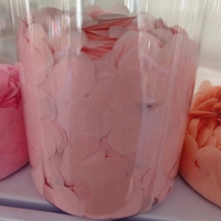 Fournisseur de mariage en gros : Confettis biodégradables en papier de 2,5 cm, dissolvables dans l'eau de 1,5 cm pour des décorations élégantes de fêtes de mariage
