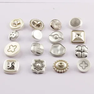 Üreticileri toptan küçük kokulu rüzgar metal inci düğme hırka vintage el dikişli toka yaka dekoratif düğmeler