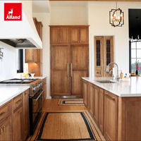 Armoire de cuisine en bois massif Allandgroup, en aulne noueux, finition teintée, avec réfrigérateur intégré, meubles sur mesure