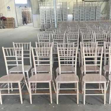 卸売ゴールドウッドキアヴァリ結婚披露宴の椅子クッションパッド付きシラ