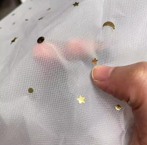 หมวกคลุมผมตาข่าย PE คู่สำหรับผู้ใหญ่ดีไซน์ท้องฟ้าเต็<span class=keywords><strong>ม</strong></span>ไปด้วยดวงดาวที่คลุ<span class=keywords><strong>ม</strong></span>ผมพลาสติกกันน้ำได้จากโรงงานคนดังทำความสะอาด - Product Image 4