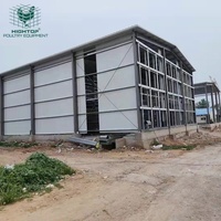 Nave Avícola Prefabricada de Acero con Sistema de Ventilación y Paneles de Enfriamiento Evaporativo para Climas Tropicales