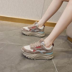 Nouvelles chaussures de sport à semelle épaisse pour femmes, style printemps-automne, bout rond, lacets, chaussures de sport décontractées pour femmes - Product Image 1