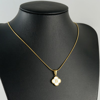 Collier Pendentif Femme Minimaliste en Acier Inoxydable Plaqué Or 18K avec Chaîne Serpent et Coquillage Blanc, 26 Lettres, Bijou en Stock Usine