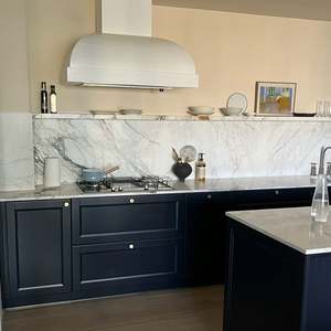 European Style Modern Modular L-Shape Kitchen <b>Cabinet</b> Set Solid Wood Doors Melamine Board Construction High Gloss Finish - Product Image 5