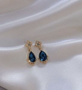 Pendientes de Perlas Azules con Baño de Oro, Estilo Vintage, Forma de Lágrima, para Mujer, Minimalistas, Elegantes, para Fiestas y Todas las Ocasiones - Product Image 2