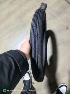 Pneus de moto 3.00-18 neufs, sans chambre à air, 300-18, <span class=keywords><strong>prix</strong></span> avantageux, directement de l'usine en Chine - Product Image 4