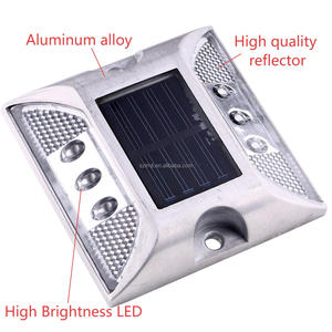 Prix Distributeur – Nouveau Réflecteur Routier LED <span class=keywords><strong>Solaire</strong></span> 6 Lumières en Aluminium <span class=keywords><strong>de</strong></span> Haute <span class=keywords><strong>Qualité</strong></span> pour Signalisation <span class=keywords><strong>de</strong></span> Circulation - Product Image 1