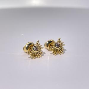 ต่างหูแบบติดหูทรงกลมสไตล์วินเทจคลาสสิกจาก Tianyu Gems ทำจากทองเหลืองชุบทอง ประดับด้วยพลอยเซอร์คอน ดีไซน์รูปทรงพระอาทิตย์ สำหรับผู้หญิง - Product Image 5