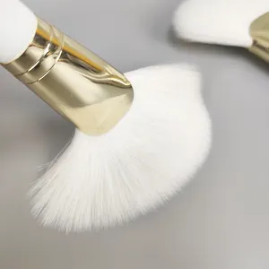 Luma Custom Makeup White Super Soft Face Cleaning Peel Short Thick Fluffy Esthetic Goat Hair Fan Brushes For Facial