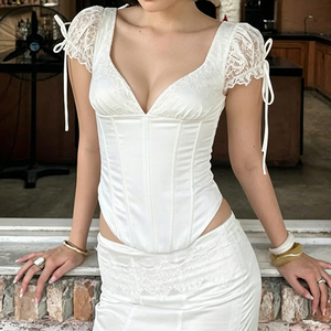 Blusa Elegante de Satén Blanco con Encaje Francés, Manga Corta, Cintura Ajustada con Lazo, Cuello en V, Ajustada y Básica para Mujer - Product Image 3