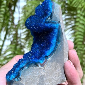 Cristal brut naturel charmant de 600-700g, cristal bleu, cadeaux souvenirs, grande géode bleue, cluster de quartz - Product Image 6