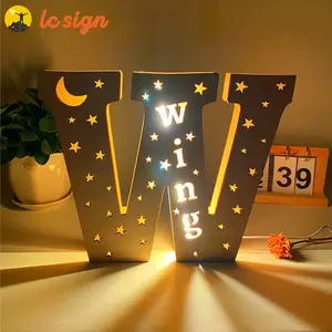 Luce notturna del segno della lettera del nome dell'alfabeto in legno personalizzato per la decorazione della camera da letto