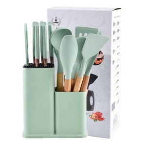 Ensemble d'ustensiles de cuisine en silicone 19 pièces avec manche en bois et seau de rangement pour planche à découper – Vente chaude - Product Image 6