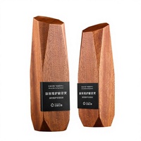 Trophées et Plaques Personnalisables en MDF Poli Écologique avec Impression UV – Designs Sur Mesure pour Salons Professionnels