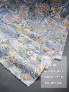 Tessuto di seta blu 2025 con delicata stampa di pittura a olio floreale-sensazione di lusso - Product Image 2