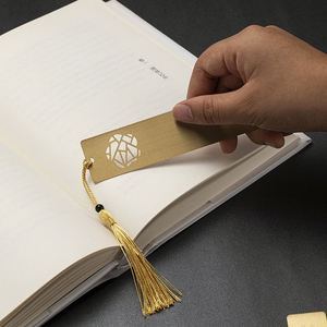 Best Quality China Manufacturer <b>Metal</b> Engraved Feather <b>Bookmark</b> Favor Tassle - Product Image 1