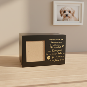 Haustier-Gedenkurne für Asche - Schwarze Holz-Erinnerungsbox mit Pfotenabdruck-Gravur & Fotohalter - Product Image 2