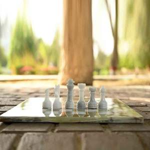 Jeu d'échecs en marbre d'onyx vert naturel fait à la main, cadeau, plateau de jeu d'échecs en marbre, jeu de société pour les fêtes, jeu de voyage, luxe - Product Image 5