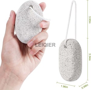 Piedra Pómez Personalizada con Logotipo para Pies, Removedor de <span class=keywords><strong>Callos</strong></span> y Durezas de Lava Natural Negra con Mango de Madera, Herramienta de Pedicura, Raspador de Pies - Product Image 2