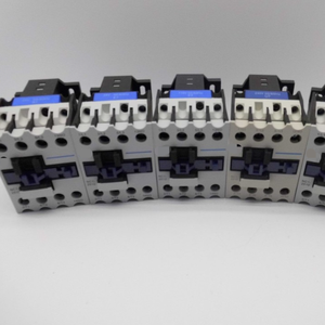 11KW <span class=keywords><strong>NC1</strong></span> 43E 1 <span class=keywords><strong>25</strong></span>คลังสินค้าอัตโนมัติตัวควบคุมการเขียนโปรแกรม PLC ต้นฉบับใหม่ต้นฉบับใหม่ - Product Image 1