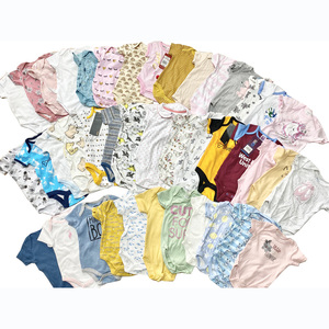 Lots en gros de barboteuses et combinaisons d'été en coton à manches courtes pour bébés garçons et filles, modèles variés et adorables - Product Image 3