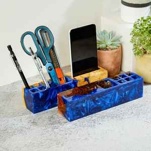 Porte-stylo artisanal en résine et bois par Resin Craft, conçu pour des bureaux bien organisés et une décoration de table haut de gamme - Product Image 2