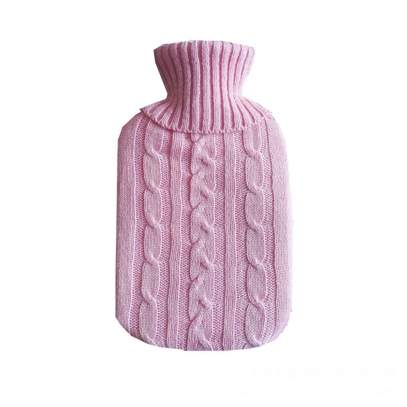 Housse en tissu tricoté rose avec bouillotte en caoutchouc