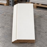 Plinthe en MDF apprêté blanc avec profil à bords arrondis pour la finition moderne des murs et des sols intérieurs