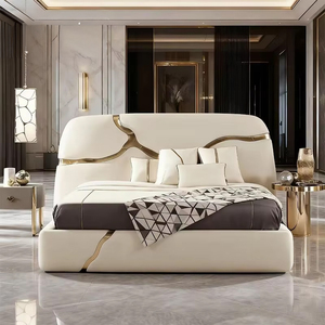 <span class=keywords><strong>Letto</strong></span> in Vera Pelle di Lusso Leggero Italiano, Arredamento di Design Italiano, <span class=keywords><strong>Letto</strong></span> Matrimoniale Grande Dorato per Villa, <span class=keywords><strong>Letto</strong></span> da <span class=keywords><strong>Montagna</strong></span> per Camera da <span class=keywords><strong>Letto</strong></span> Principale - Product Image 1