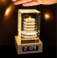 Nouvelle conception de décoration de bureau, magnifiques cadeaux d'affaires, cube en verre cristal gravé au laser 3D, trophée lumineux avec horloge