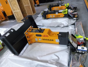 For SB40 Skid Steer Hydraulic Breaker 68mm Chisel Diameter 4.0-7.0 Ton Construction Mining Main Body 1 Year Warranty New - Product Image 1