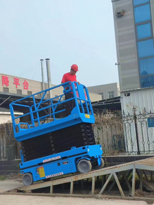 Piattaforma Elevatrice a Forbice da 12m, Azionamento Elettrico, Capacità di Sollevamento 320 kg per Operazioni ad Alta Quota - Product Image 4