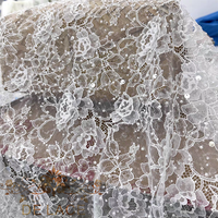 DELACE SXGN Dentelle Chantilly française très prisée avec perles et paillettes, tissu en dentelle à cils doux et motifs floraux épanouissants