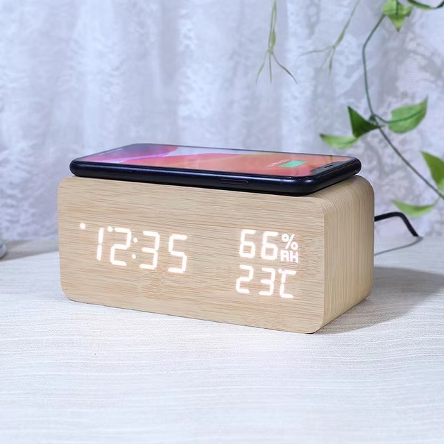 Best Gift Promotional Desk & Table Clock Digital Clock Wireless Charger Phone 5W 10W QI Wireless Charging Wooden LED Alarm Clock