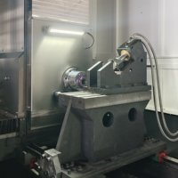 Máquina Herramienta CNC HHMC4600 de Doble Eje, Adecuada para Fresado y Taladrado Simultáneo en Ambos Extremos de Piezas de Eje