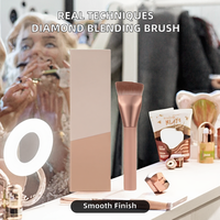 Pinceau de maquillage plat rétractable H-Diamond à manche métallique et poils synthétiques pour fond de teint, contour et blush, application fluide et sans traces