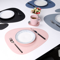 Sets de dessous de plat et de sous-verres antidérapants en cuir lavable pour table à manger