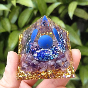 Pyramide en résine de galets de cristal, ornement de bureau artisanal en époxy, décoration d'aquarium, sphère de lapis-lazuli, vortex d'améthyste, cadeau - Product Image 3