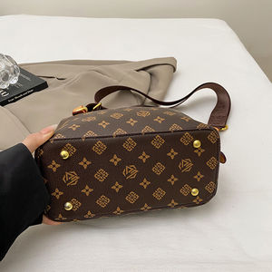 กระเป๋าถือสไตล์บอสตันแบบยุโรปอเมริกัน ลายพิมพ์เรโทร สายสะพายไหล่เดี่ยว ปิดด้วยซิป ซับในโพลีเอสเตอร์ รูปทรงกากบาท - Product Image 4