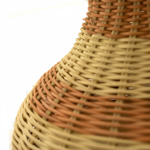 แจกันดอกไม้หวายสานลายทางสองสี - แจกันหวายตกแต่งสำหรับตกแต่งโต๊ะที่บ้าน - Product Image 1