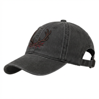 Gorra de béisbol estilo Dad Hat color gris carbón con bordado de asta de ciervo DARK FOLKLORE