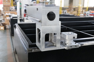Viga transversal de aluminio de alta precisión para eje <span class=keywords><strong>X</strong></span> y postes de soporte - Product Image 2