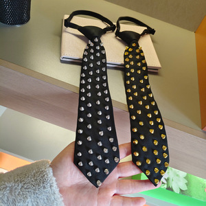 Corbata Casual Negra para Hombre, Estilo Punk con Tachuelas, Sin Nudo, Chapado en Oro, Plata y Negro Monocromático, Estilo Corsage, Venta al por Mayor - Product Image 2