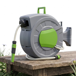 Enrouleur de jardin rétractable automatique VERTAK 10-35M avec verrouillage pour toute longueur de tuyau - Product Image 1